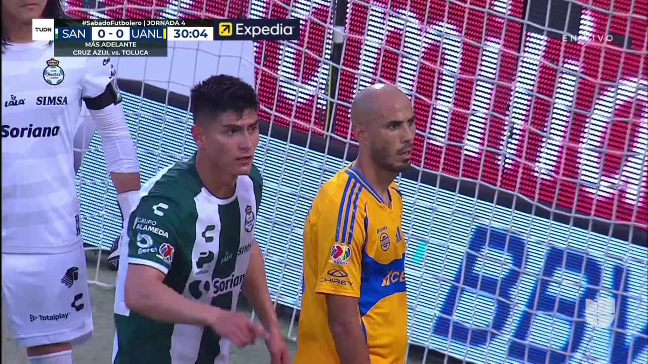 ¡TIRO ATAJADO! disparo por Fernando Gorriarán.