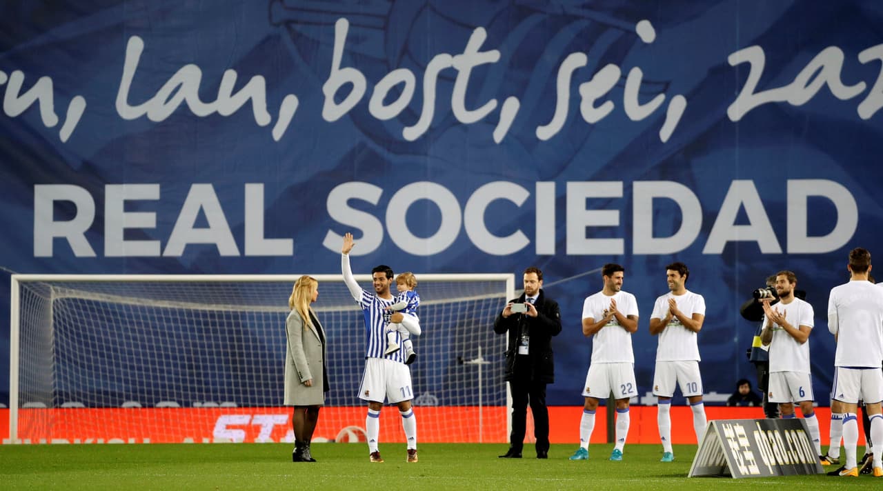 Un momento muy emotivo en el que acompañaron a Vela su esposa e hijo.