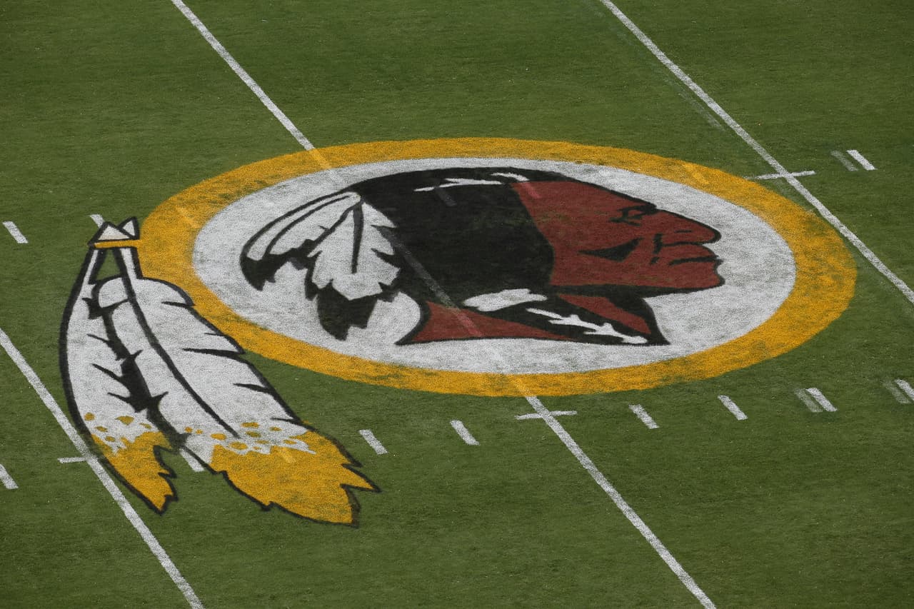 Pero sin duda, los que más presión han recibido de todas estas franquicias del deporte profesional es la de los Washington Redskins.