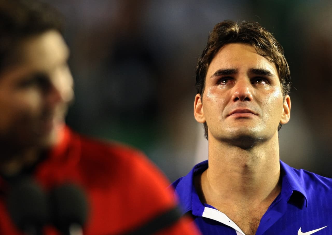 'Dios mío, esto me está matando', dijo Federer sollozando en un valle de lágrimas al recoger su reconocimiento de segundo lugar.