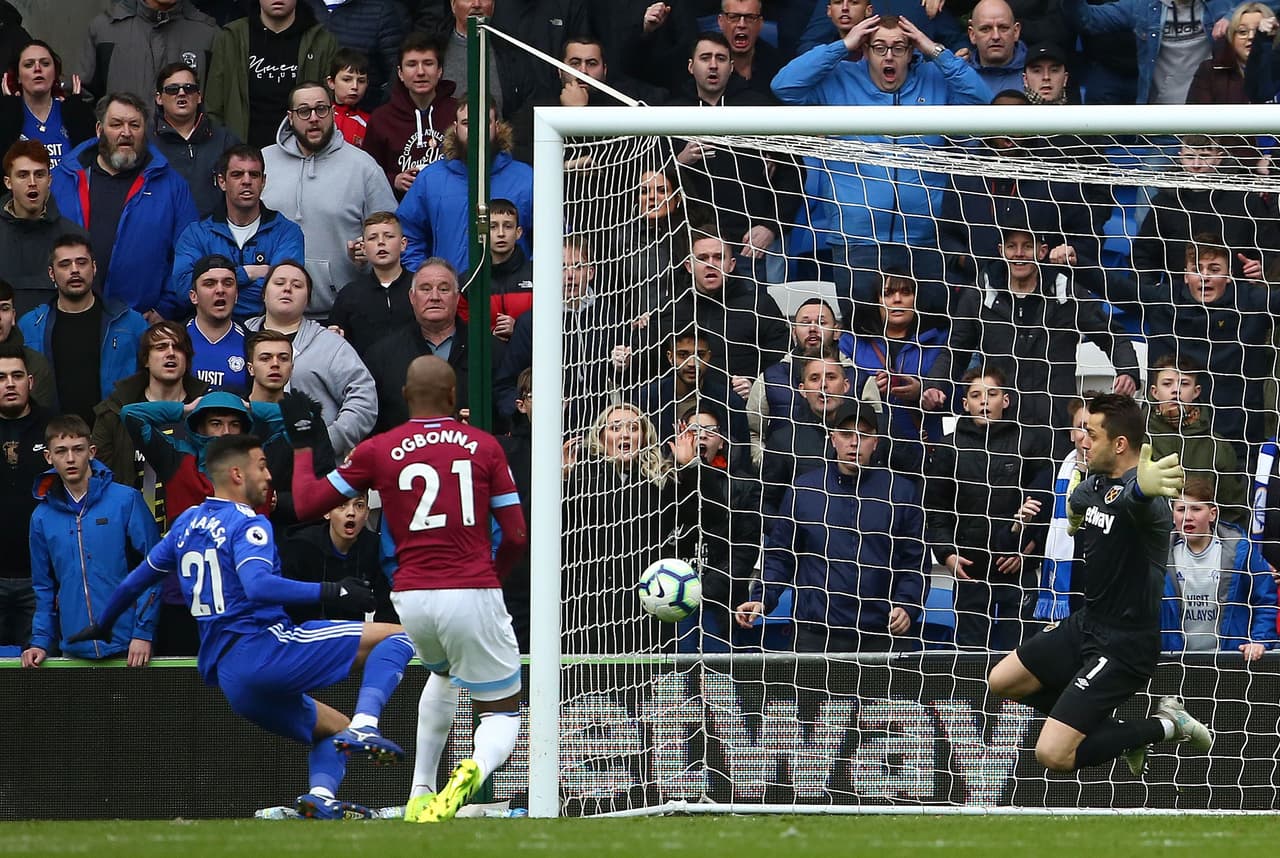 Ya en la segunda mitad, al minuto 52, apareció Victor Camarasa para ampliar la diferencia y dejar más difícil la remontada de los londinenses.