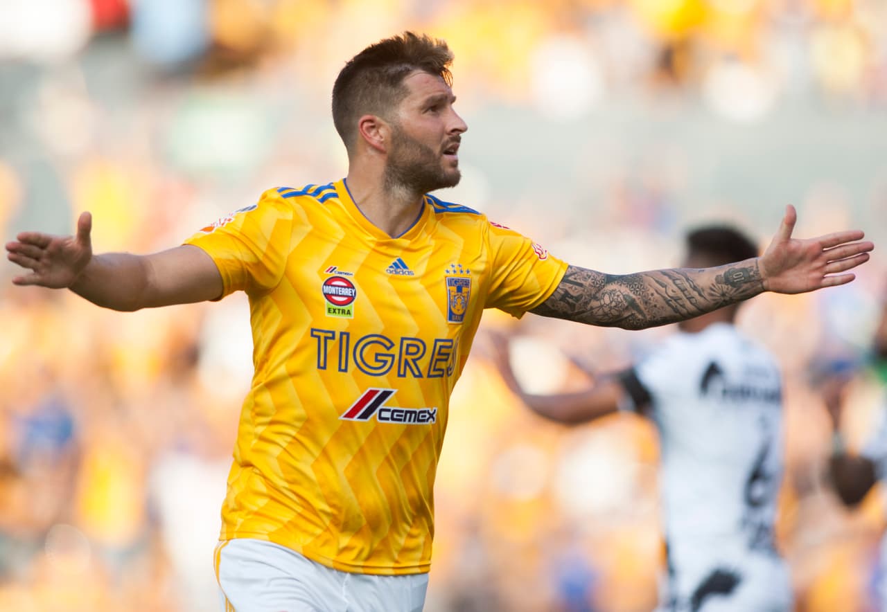 En septiembre de 2017 donó 82 mil pesos a los damnificados de Puebla luego del siniestro telúrico.