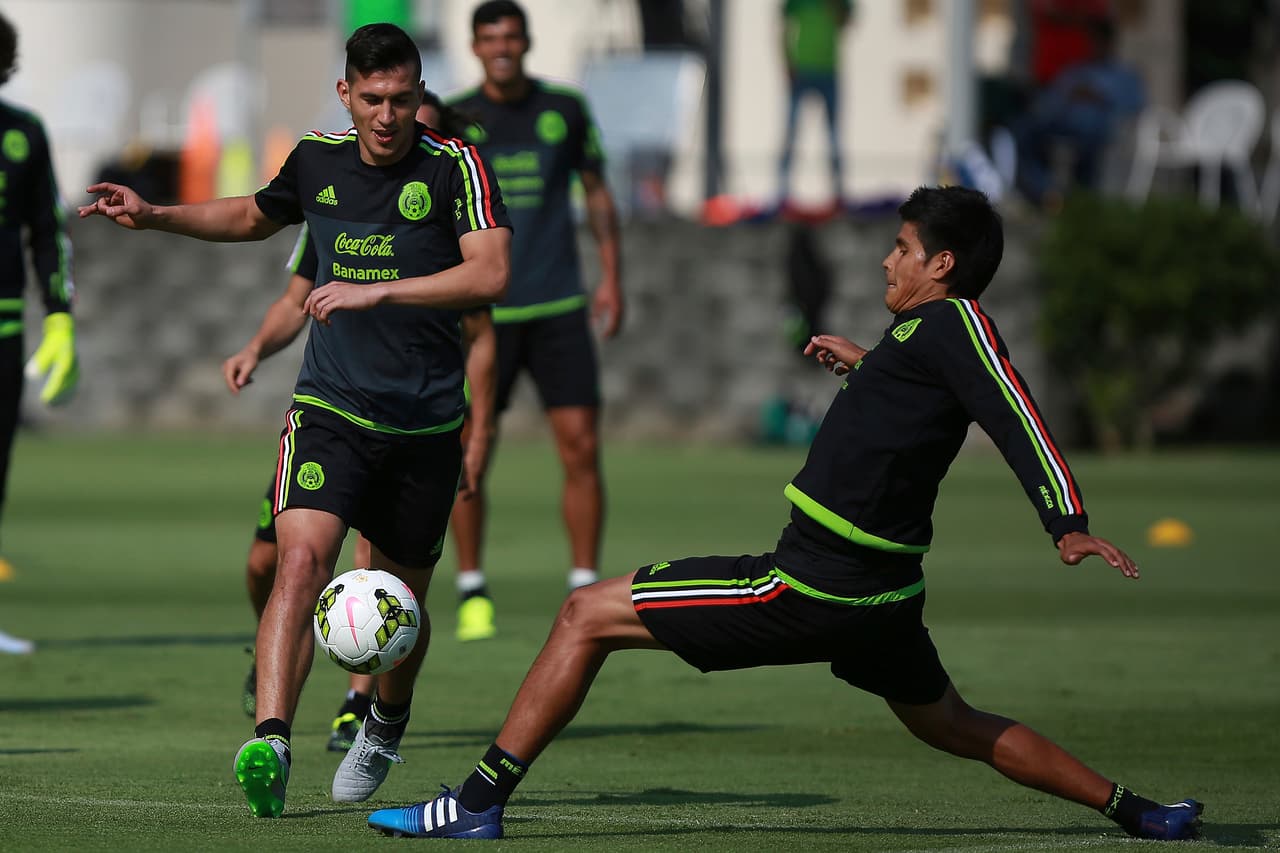 17. Jorge Torres Nilo – El ‘Piojo’ le dio minutos para que debutara en la Copa Oro metiéndolo al 61’ para darle descanso al capitán Guardado y que la afición lo despidiera entre aplausos. Cumplió discretamente pues el encuentro ya estaba resuelto a favor del Tri con el gol de Peralta. Calificación: 6. (Foto: Getty Images)