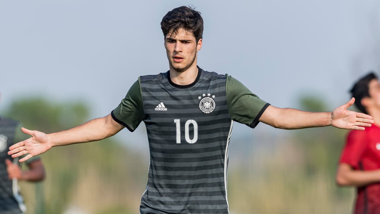 <b>6. Elias Abouchabaka (Alemania): </b>"Ya le comparan con Özil", es la mayor descripción que puede hacer el periodista español de este talentoso mediocampista.