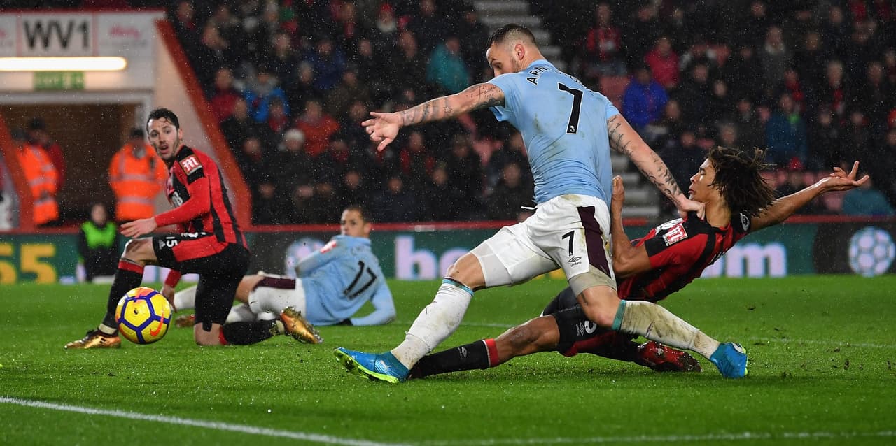‘Chicharito’ cierra el año con participación en el empate del West Ham en el ‘Boxing Day’