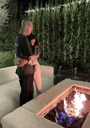 Durante una entrevista en ‘The Drew Barrimore Show’, el baterista confesó pasar el tiempo con una mujer que es una gran madre y gran amiga.