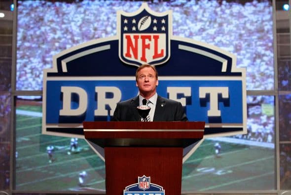 Un récord de 26 jugadores fueron invitados por la NFL al Draft 2012 que se realizará el 26,27 y 28 de abril en el Radio City Music Hall de Nueva York. A continuación la lista de los invitados: