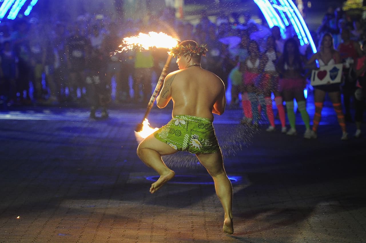 Las celebraciones más tradicionales se viven previo a la carrera en Guam, una isla ubicada en el Pacífico occidental que pertenece a Estados Unidos como territorio no incorporado.