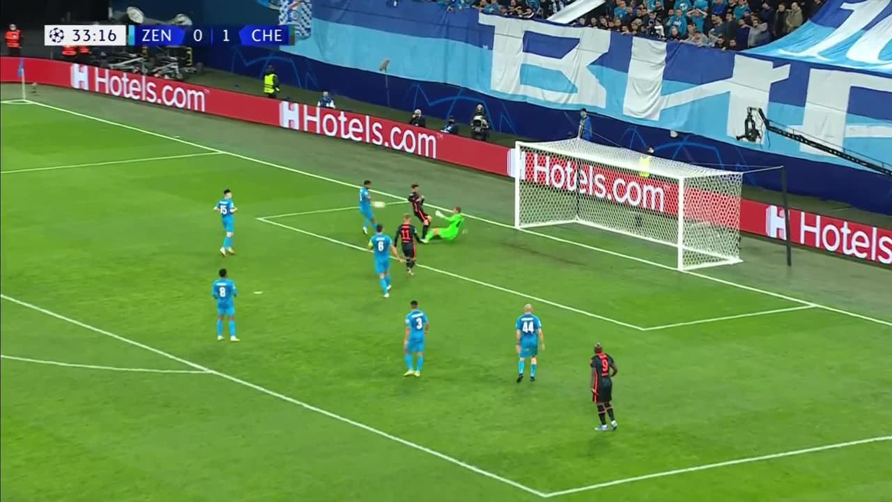 ¡TIRO ATAJADO! disparo por Mason Mount.