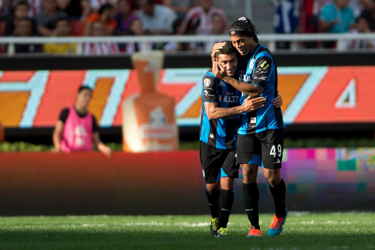 Además, allí tendría el placer de compartir camerino con el astro Ronaldinho.