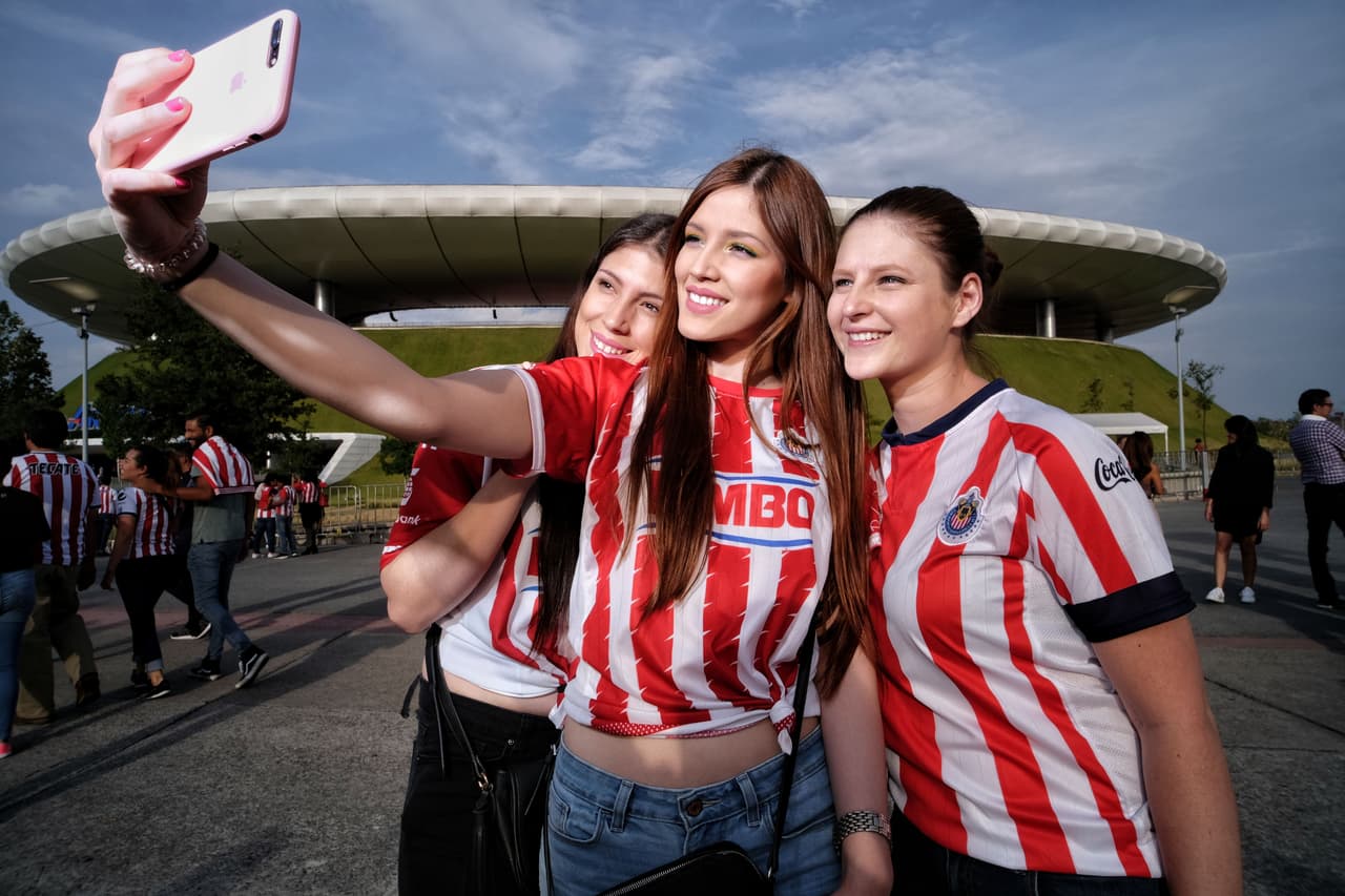 Los colores de Chivas de Guadalara y de León encontraron la alegría de los hinchas como su mejor lugar para vivir la fiesta de la Jornada 16 del Clausura 2019.