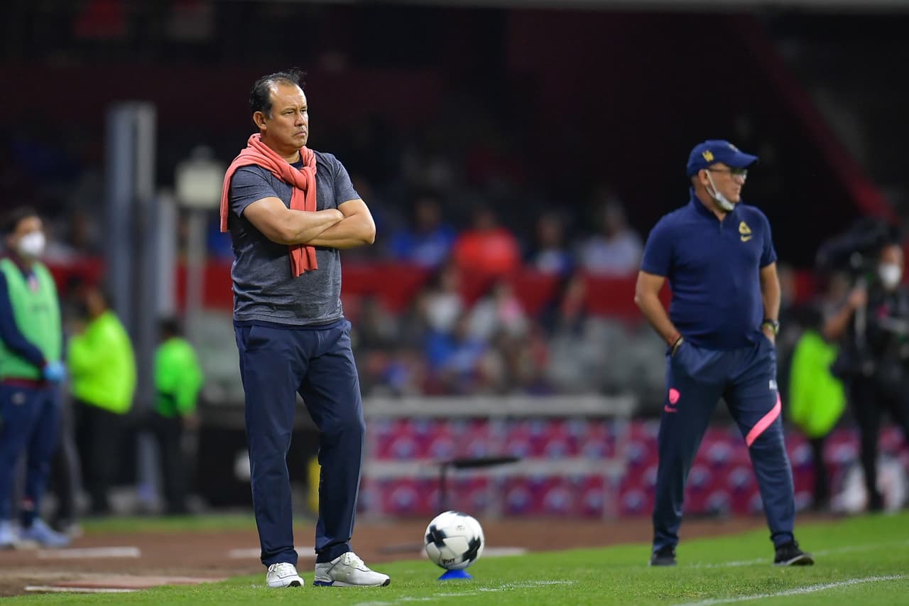 Juan Reynoso se guardó de inicio a algunas de sus mejores piezas.