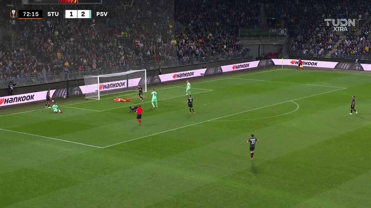 ¡TIRO ATAJADO! disparo por Carlos Vinícius.