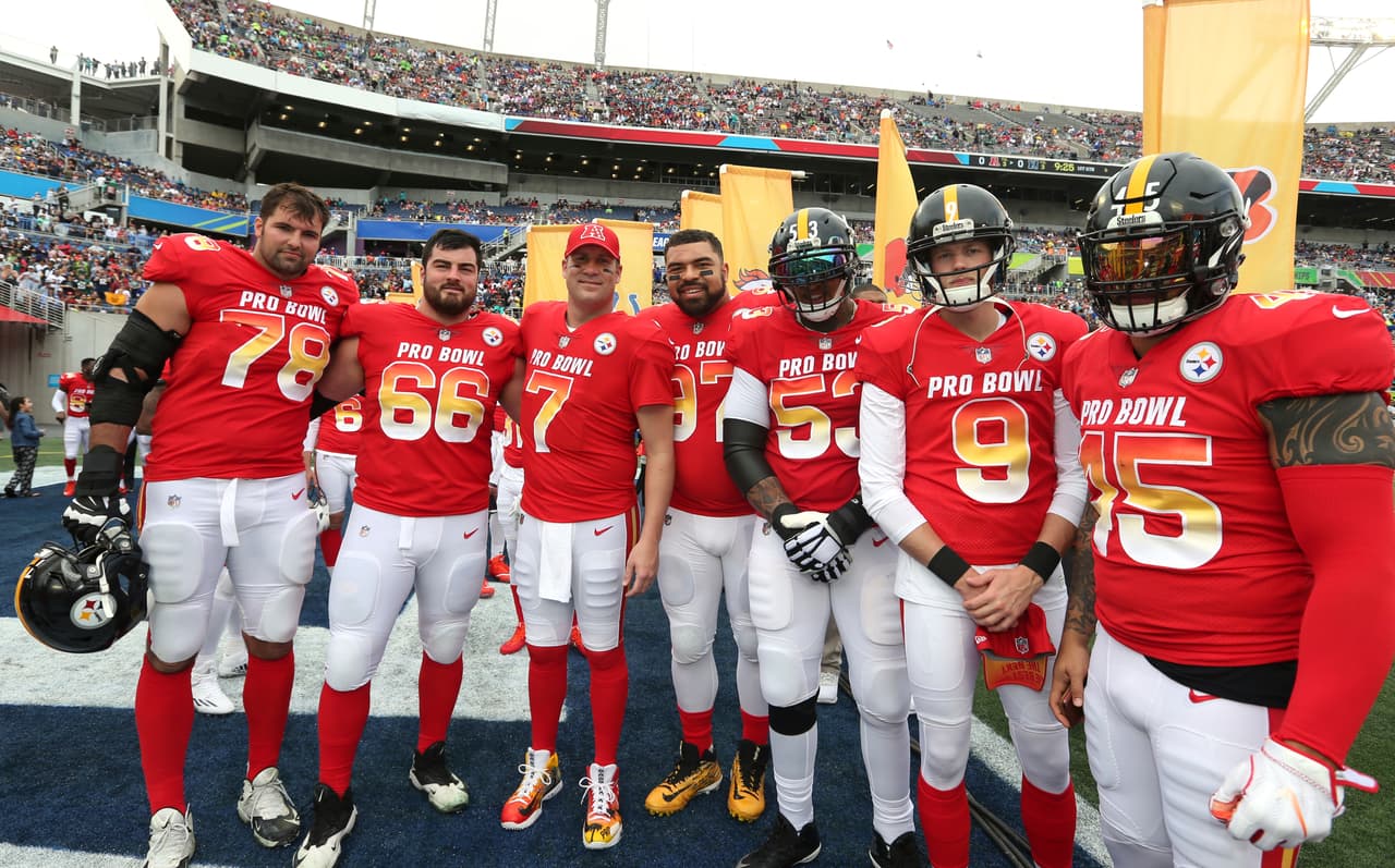 En la actualidad, los aficionados, jugadores y coaches de la NFL seleccionan a sus jugadores predilectos en la página la liga y con base en una votación que dura prácticamente toda la temporada regular, así definen a los participantes.