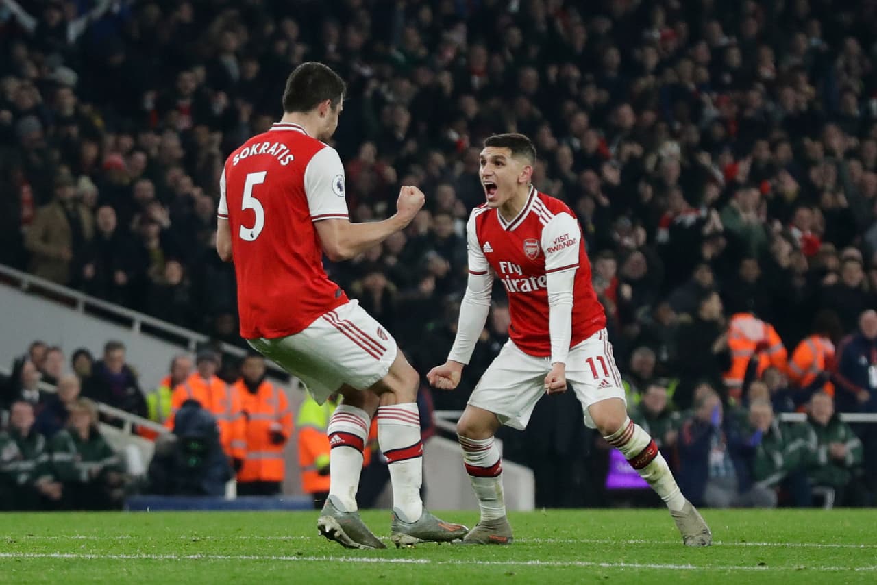 Con goles de Nicolas Pépé y Sokratis, El Arsenal se impone 2-0 al Manchester United.