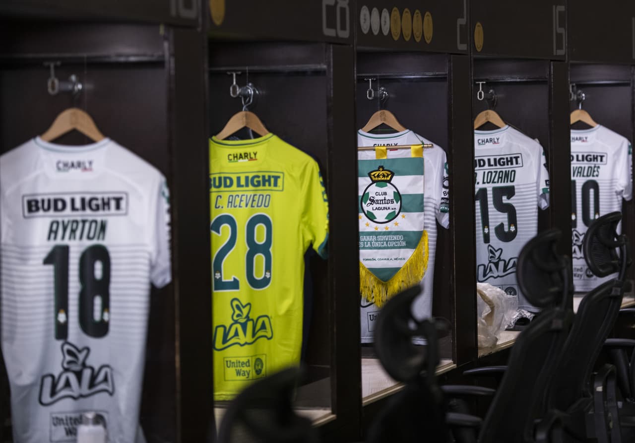 Así se vivió el ambiente previo al juego de Vuelta de las Semifinales de la Liga Campeones de la Concacaf en el Estadio Corona, en Torreón, Coahuila, entre Santos Laguna y Tigres de la UANL.