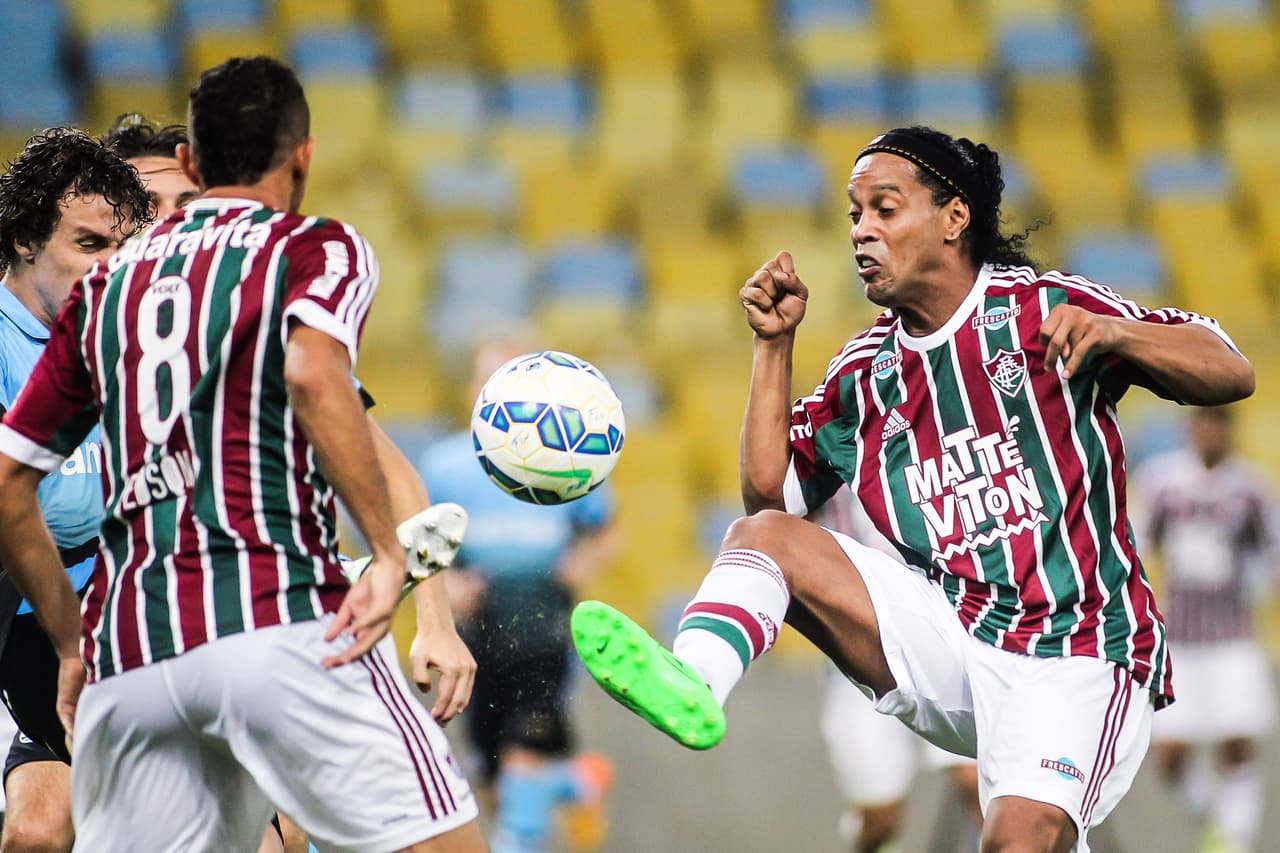 Ronaldinho inició la jugada del gol de Fluminense.