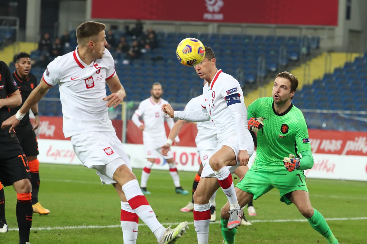Los neerlandeses le dieron vuelta al partido sobre la recta final; ambos concluyen su participación en la justa europea. | Jozwiak (5’) abrió el marcador para Polonia. Depay (77’) igualó y Wijnaldum (84’) dio vuelta al marcador. Neerlandeses y polacos se despiden de la justa tras conseguir 11 y 7 unidades, respectivamente.