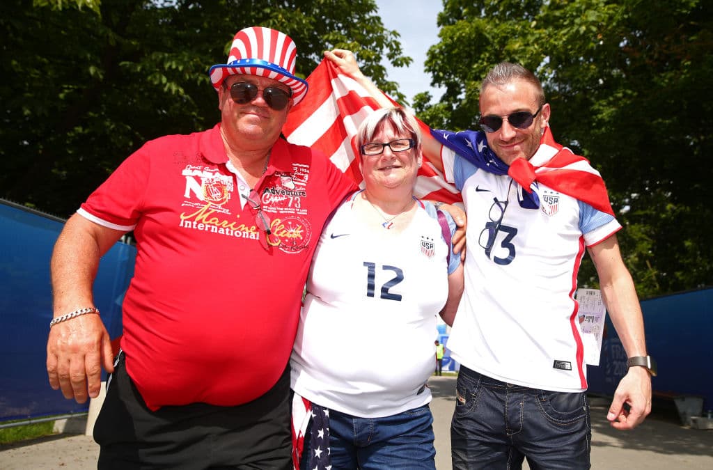 Los fanáticos en Rennes están listos para el juego de Octavos de Final del Mundial femenino entre Estados Unidos y España.