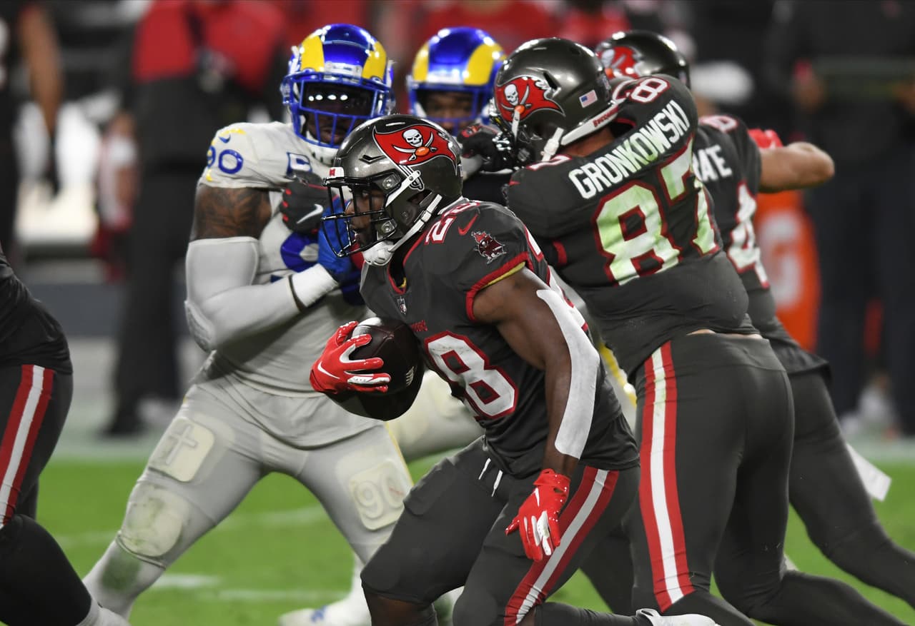 Jared Goff consigue el ansiado triunfo sobre Tom Brady y con un marcador de 27-24, los Bucs pierden en su propia casa.