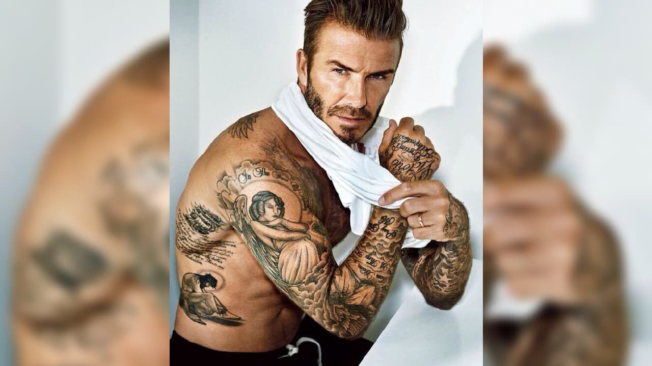 Destacan el Cristo en su costado derecho, el ángel en su brazo, el nombre de su pareja en la mano derecha y el ángel en su espalda con los nombres de sus hijos.