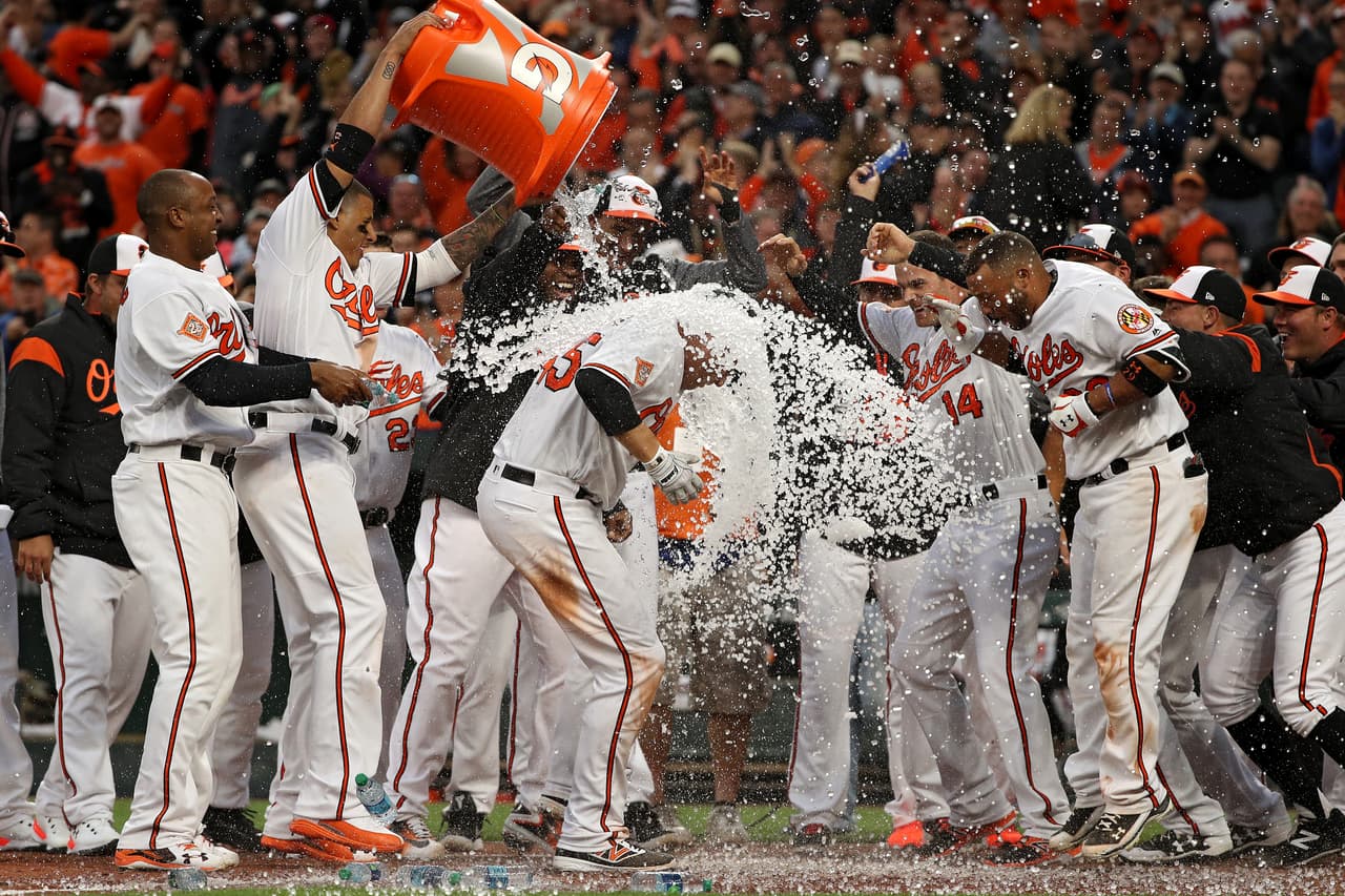 Toronto 2 - 3 Baltimore: Con un cuadrangular de Mark Trumbo, Baltimore dejó tendido en el terreno a los Azulejos.
