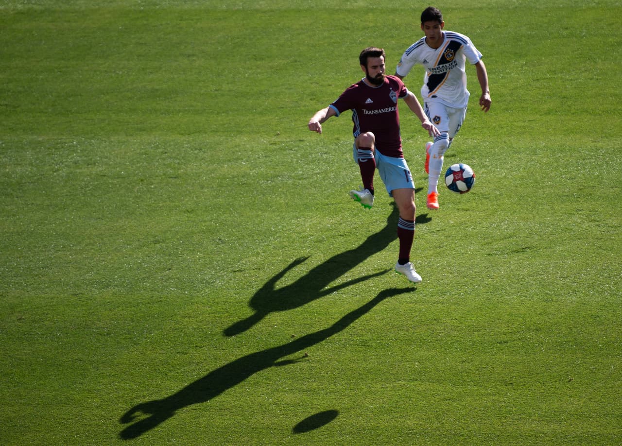 Uriel Antuna (derecha) también fue de la partida con LA Galaxy, completando los 90 minutos de juego.