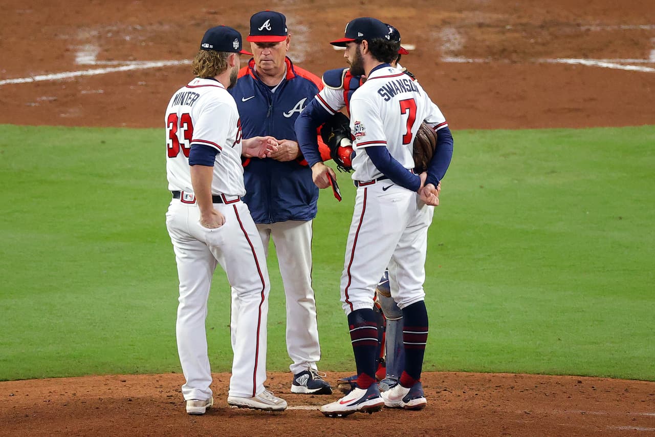 Los Astros lograron una remontada para ganar el quinto juego de la Serie Mundial con lo que evitaron que Atlanta se coronara ante su gente.