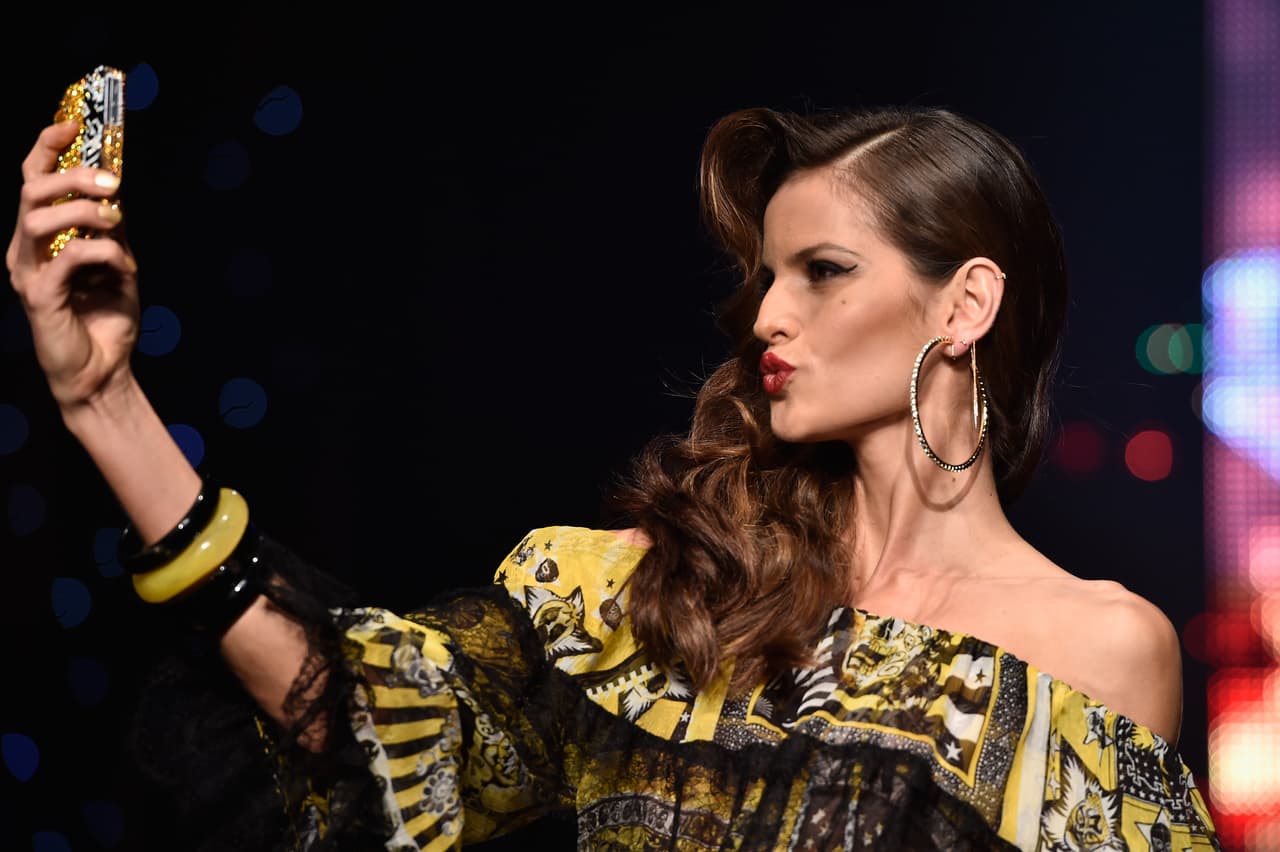 Izabel es una bella modelo brasileña que es novia del portero del equipo parisino, Kevin Trapp. La espectacular modelo es una de las modelos de Victoria’s Secret.