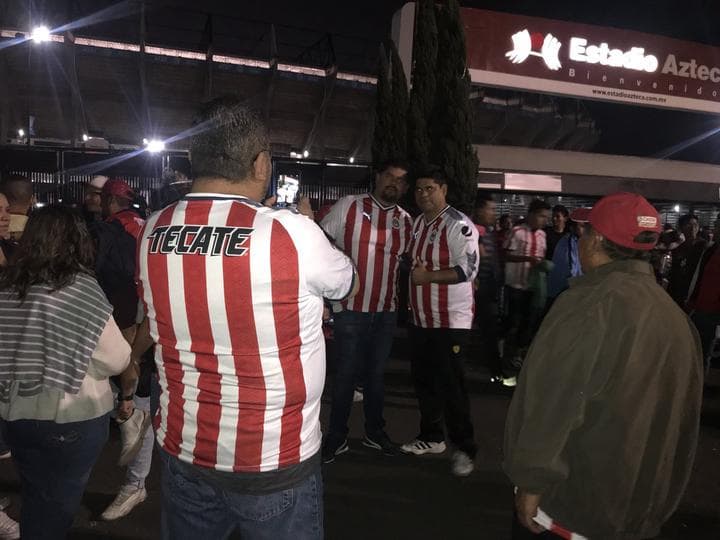 Así vivieron los aficionados los momentos previos al Súper Clásico por la Copa MX entre Águilas del América y Chivas del Guadalajara en el Estadio Azteca.