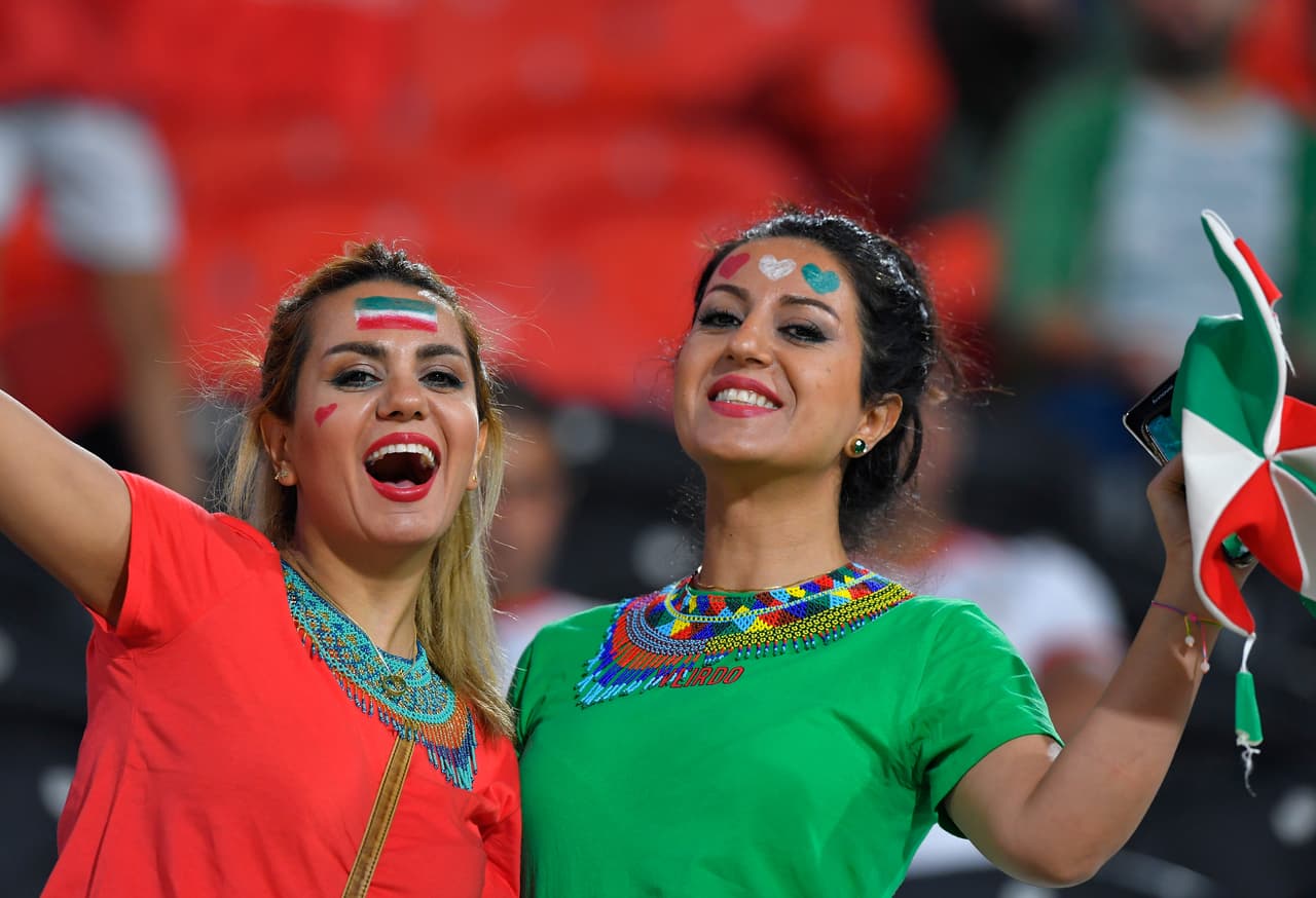 Los hinchas le dan un color a la fiesta de la Copa de Naciones Asiáticas que vive la intensidad en Cuartos de Final con los duelos de Irán que venció a China (foto) y de Japón que derrotó a Vietnam.