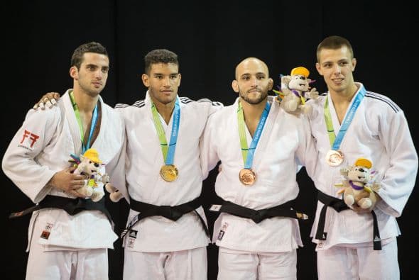 "Luché tres minutos con una mano menos", dijo el argentino, quien repitió la plata por segundos Panamericanos consecutivos, al perder la final ante el cubano Magdiel Estrada en la división de menos 73 kilogramos. 