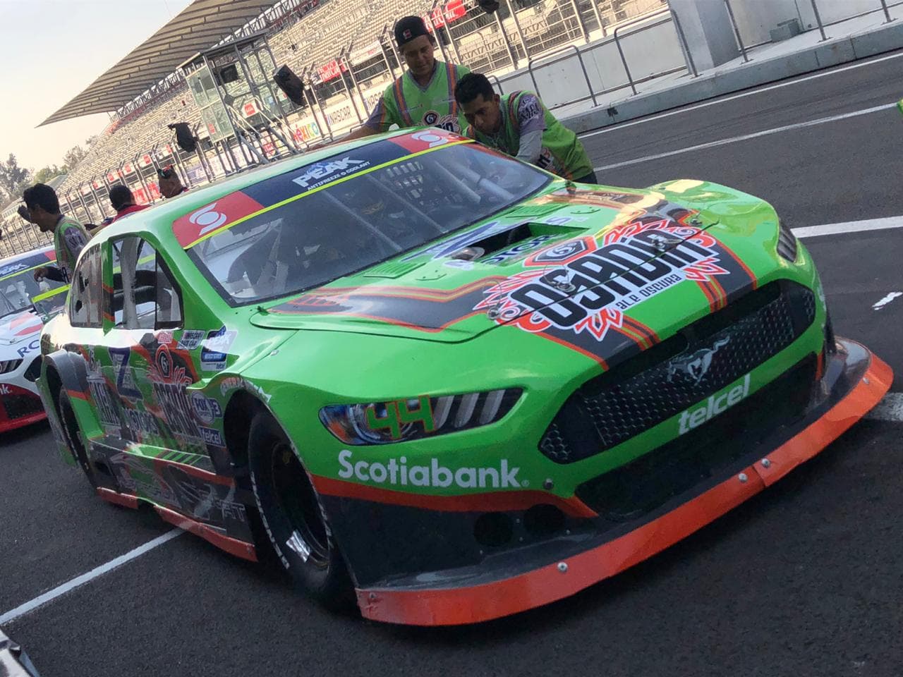 Con mucha pasión y un gran ambiente, así se vive el cierre de Nascar Challenge en México.