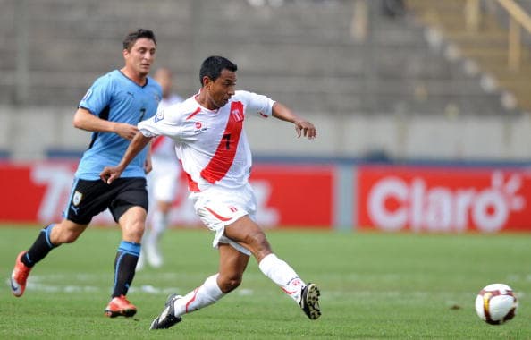 Nolberto Solano: El peruano, figura en Boca Juniors y en el futbol inglés, nunca pudo explotar con su selección, y siempre se quedaron en la orilla, en búsqueda del boleto a la copa del mundo.