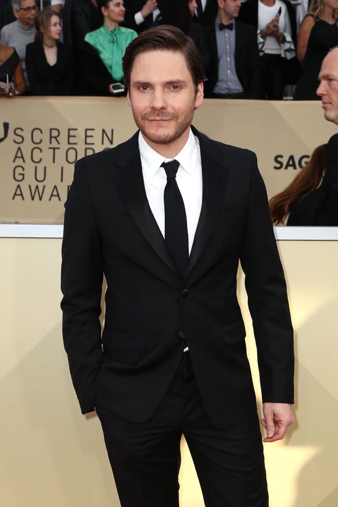 En Nueva York, a finales del siglo XIX, un periodista especializado en crímenes, John Moore se unirá al psicólogo Dr. Laszlo Kreizler para investigar los crímenes de un asesino en serie que mata a prostitutas. A ellos se les unirá Sara Howard, una impetuosa secretaria de la Policía.
<br>