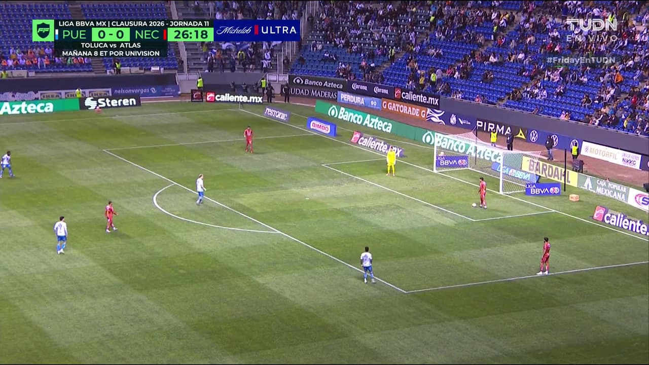 ¿Era roja? La falta de Navarro desata la polémica