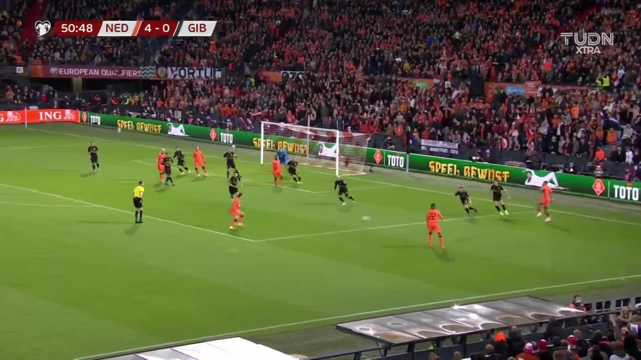 ¡TIRO ATAJADO! disparo por Steven Berghuis.