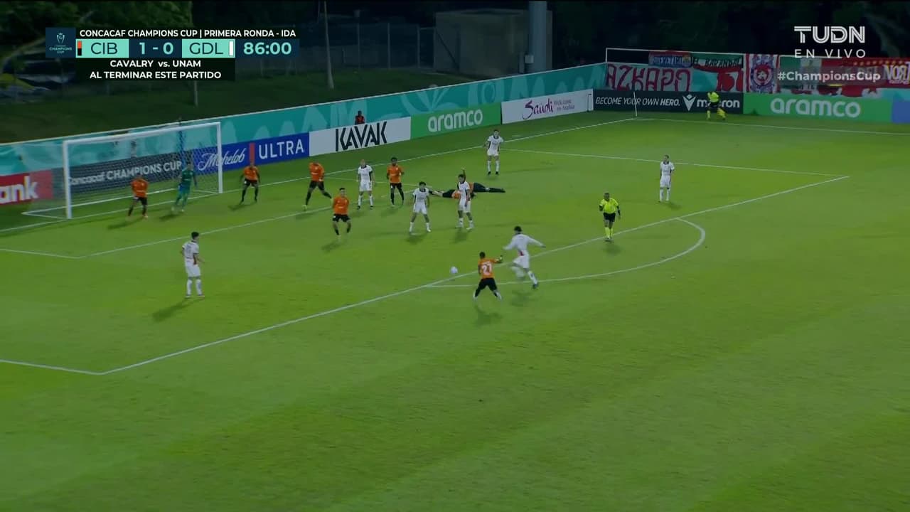 Increíble falla de Pulido y Guti ¡Con el portero en el suelo!