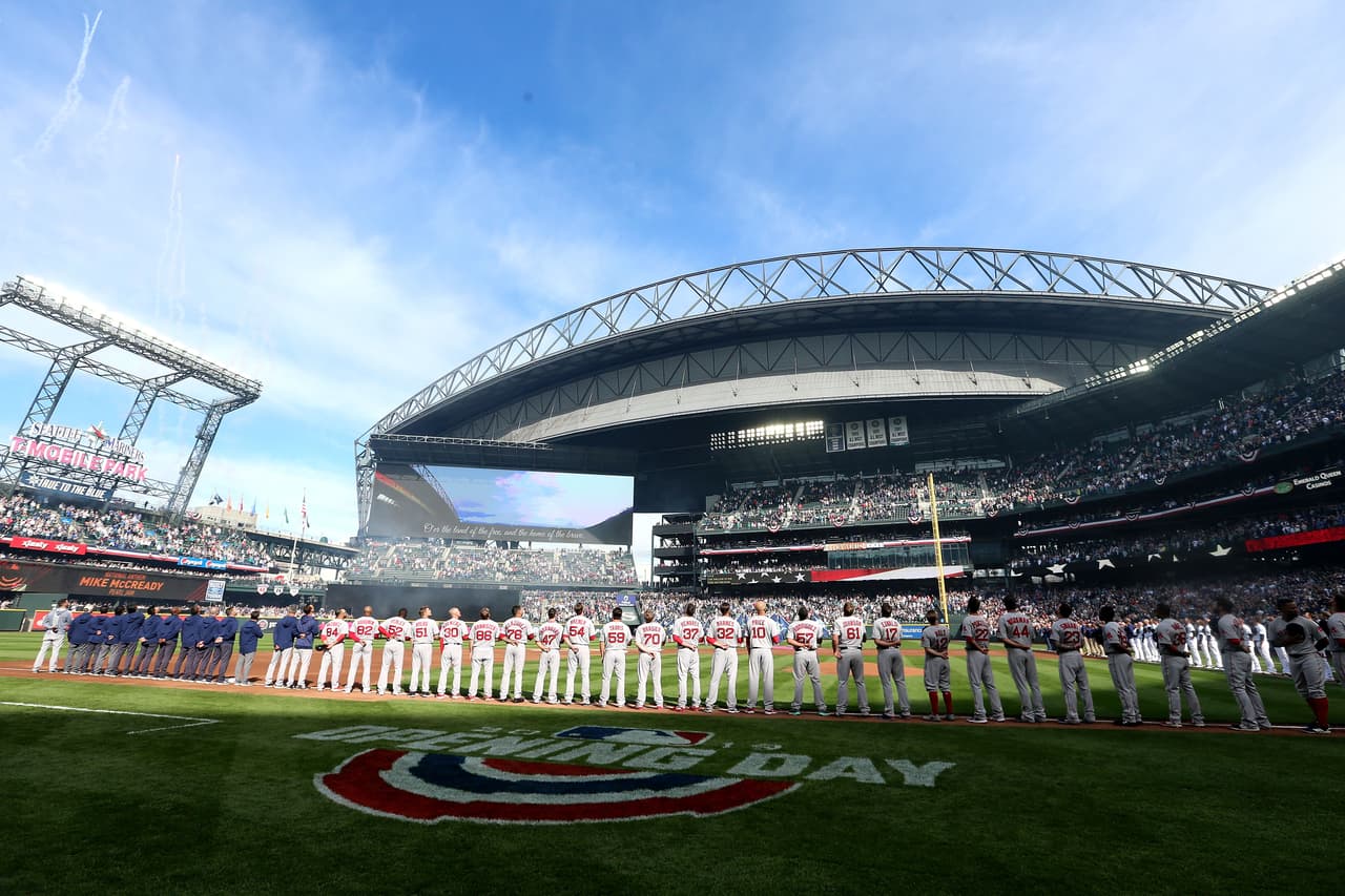 Así lució para el Opening Day el T-Mobile Park durante la ceremonia del himno nacional previo al Red Sox ante Mariners.