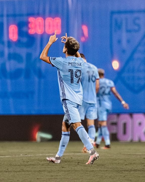 Oralando City continúa en fuego y esta vez derrotan al New York City FC en casa con goles de Chris Mueller y Tesho Akindele.