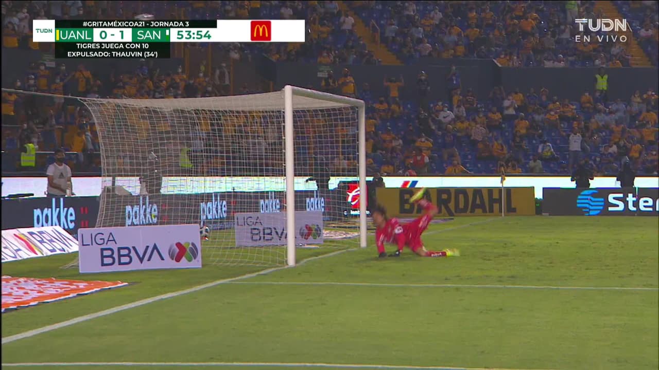 ¡TIRO ATAJADO! disparo por Juan Vigón.