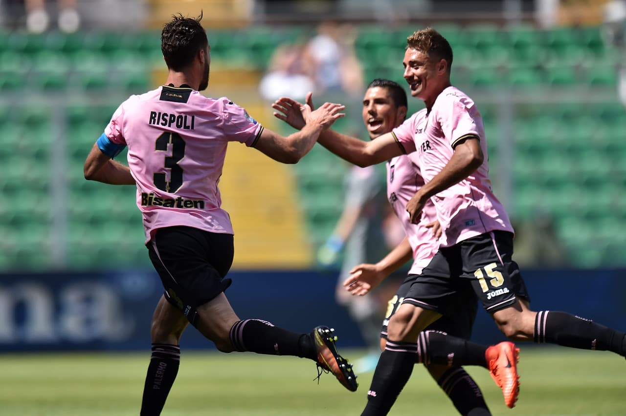 Serie A - A la espera de lo que suceda con Crotone y Empoli en la última jornada, Palermo, un equipo de tradición en Italia, regresa a la Serie B y ya se hace costumbre su irregularidad. Solo logór 5 triunfos en toda al temporada y ya está condenado.