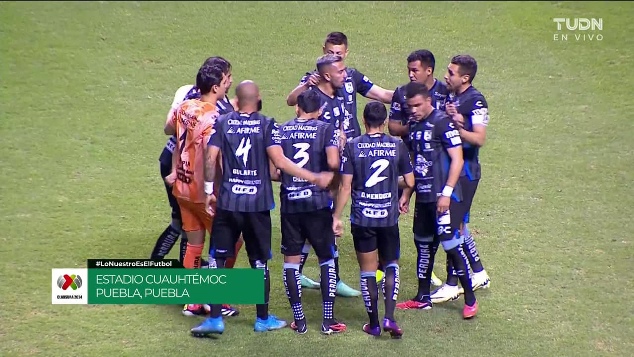 Arranca el partido y la pelota está en juego.