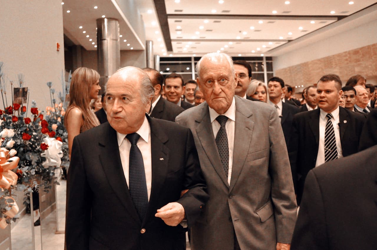 Salen a la luz papeles donde Blatter sabía de sobornos de Havelange 