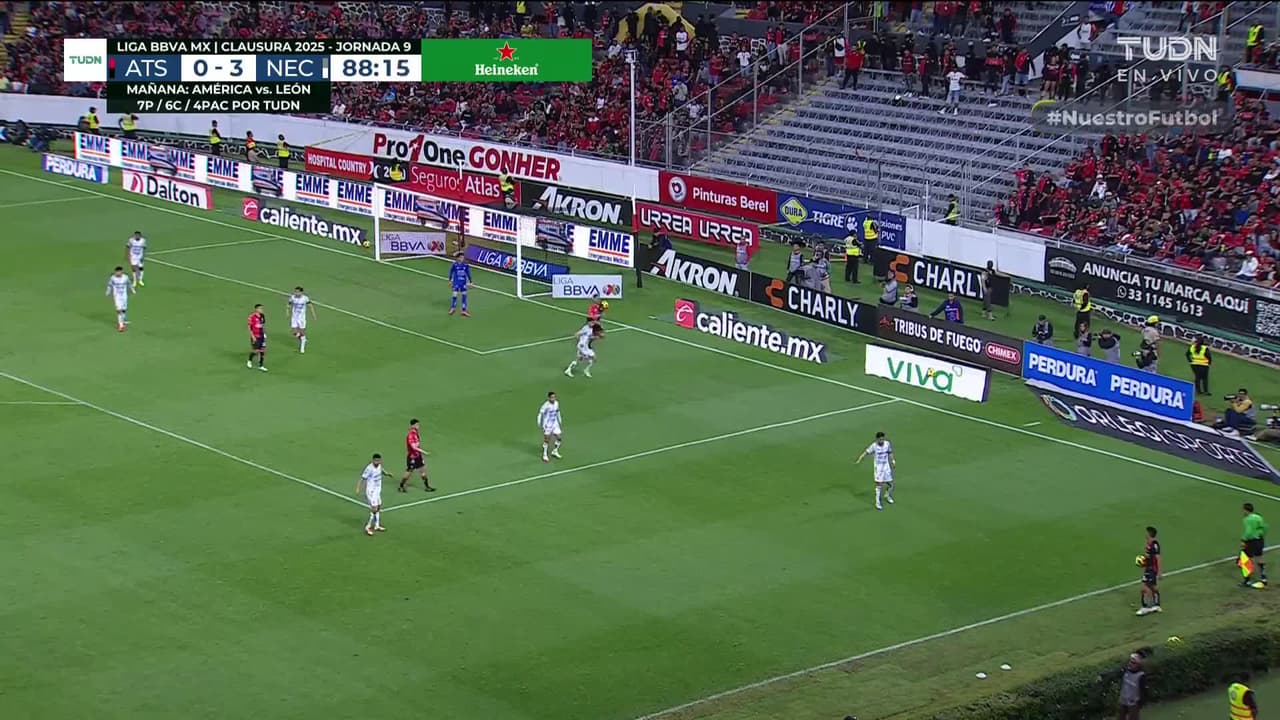 ¡TIRO ATAJADO! disparo por Uros Djurdjevic.