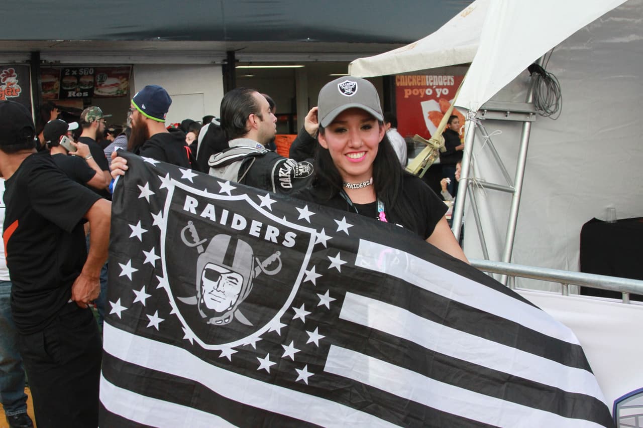 Miles de aficionados y apasionados de la NFL se dieron cita en el estadio Azteca para presenciar el duelo de Monday Night entre Raiders y Texans.