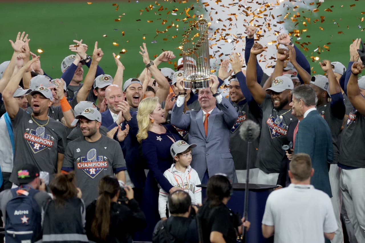 Houston Astros saborea su segundo título de campeón de las Grandes Ligas.