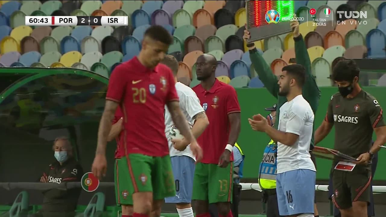 ¡TIRO ATAJADO! disparo por Cristiano Ronaldo.