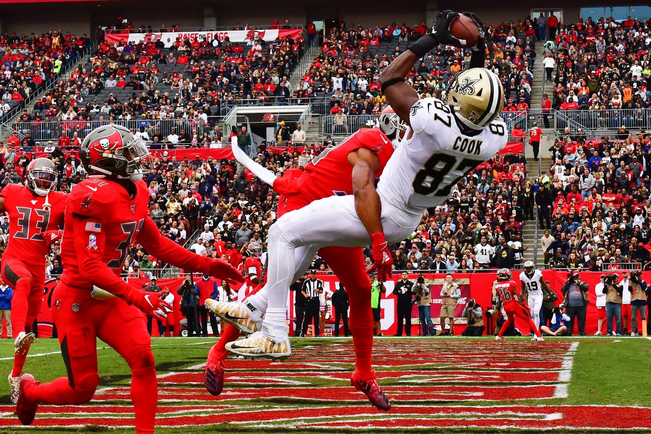 <b>6.- Abandonar el fondo de la División Sur</b>
<br>Si bien es cierto que los Playoffs, Final de Conferencia, jugar Super Bowl y ganarlo, son los primeros objetivos, la realidad es que su división es muy complicada con unos Saints liderados por Drew Brees, son grandes favoritos. Tampa Bay, debe dejar atrás su complejo de haber concluido 8 de las últimas 12 campañas, en el sótano de la División. En el peor de los escenarios, esta es una de la grandes misiones de Brady.