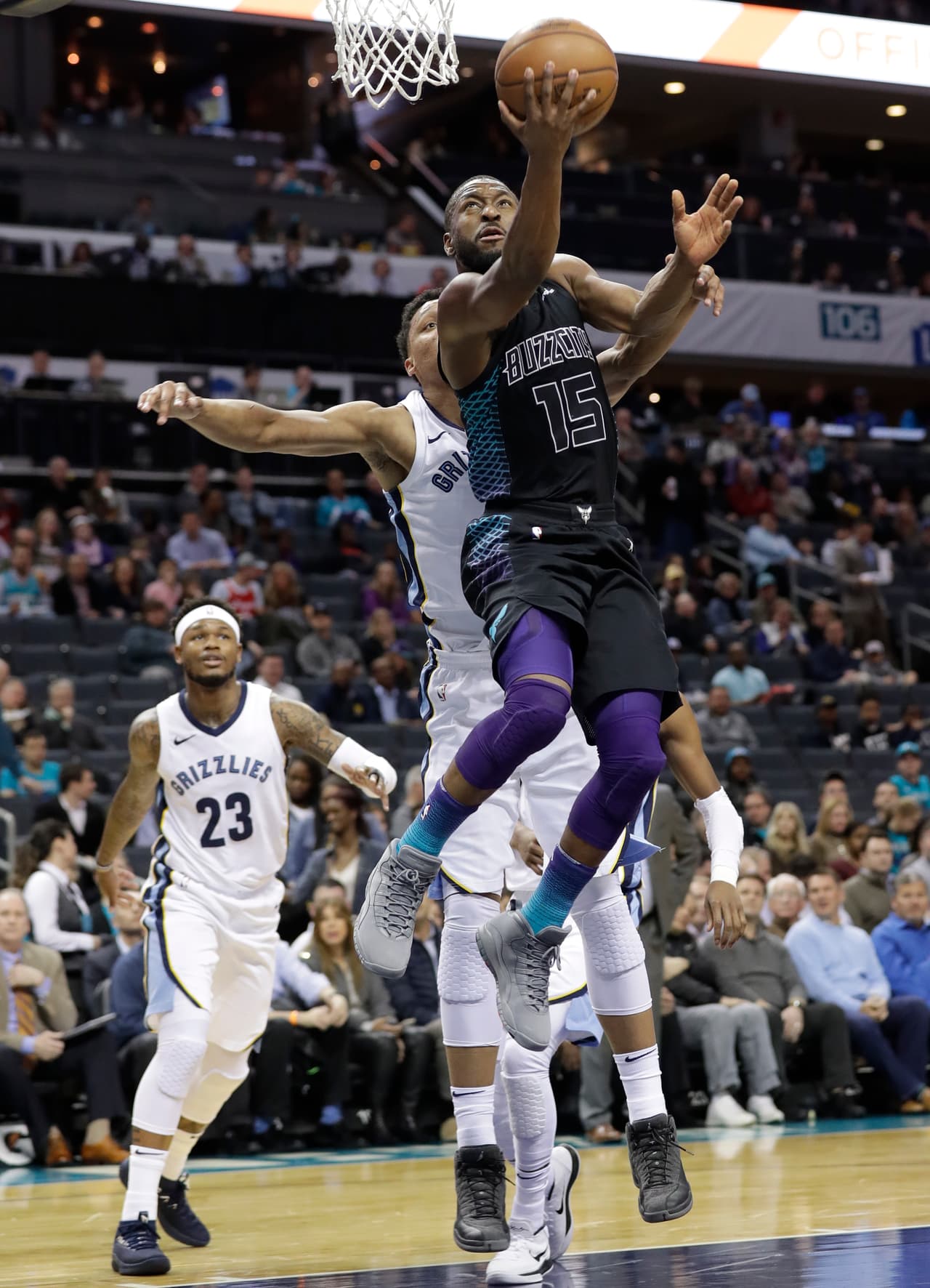 La gran figura de los locales fue Kemba Walker, quien anotó 47 puntos.